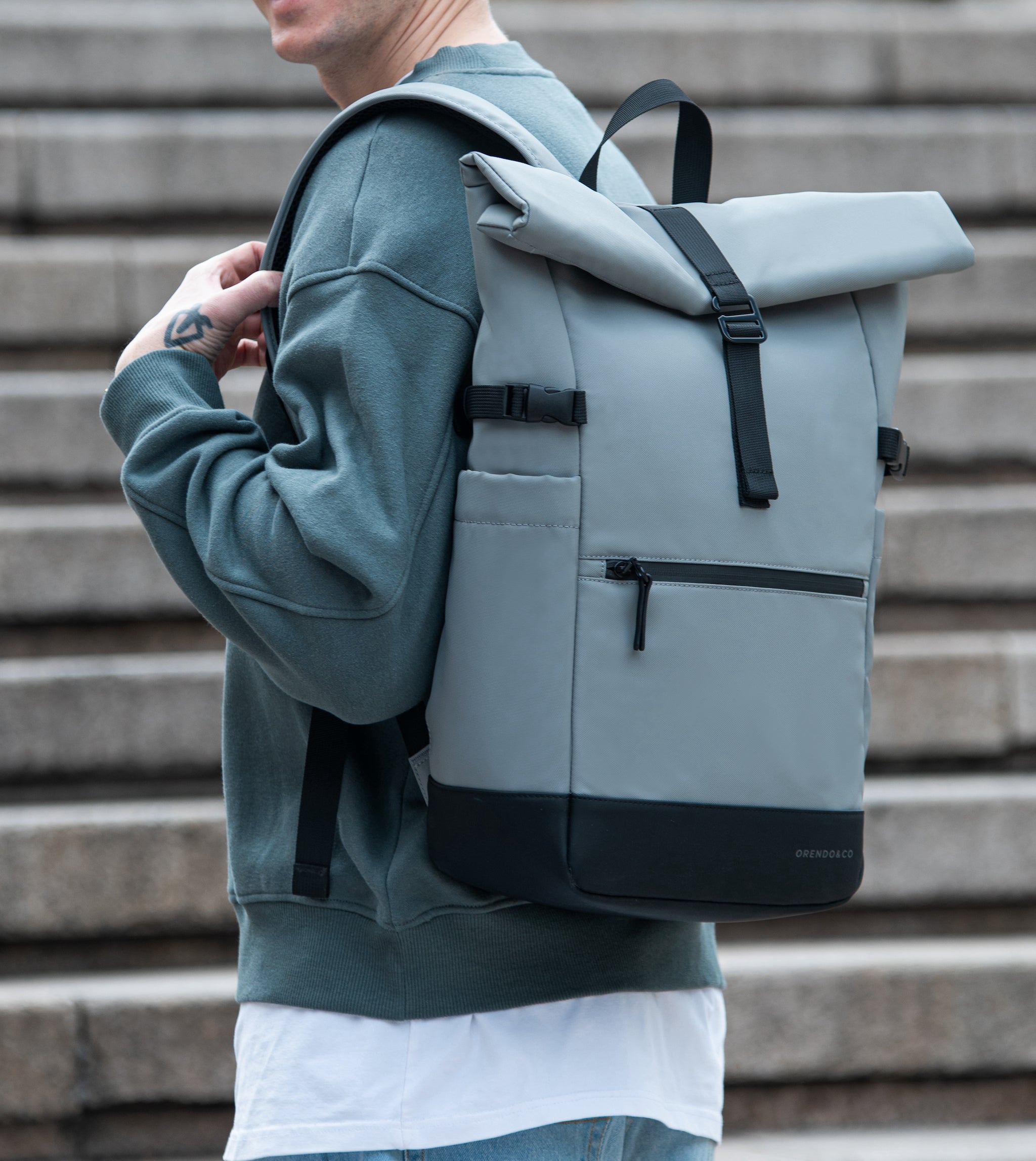 Orendo&Co Rolltop Backpack grey model2 stubble&Co